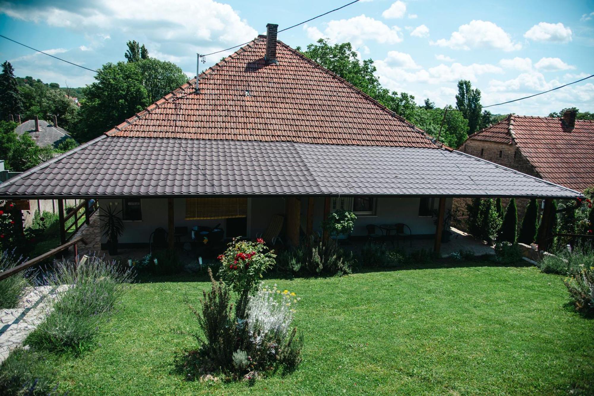 Apartmani Maslacak Vrdnik Exterior photo